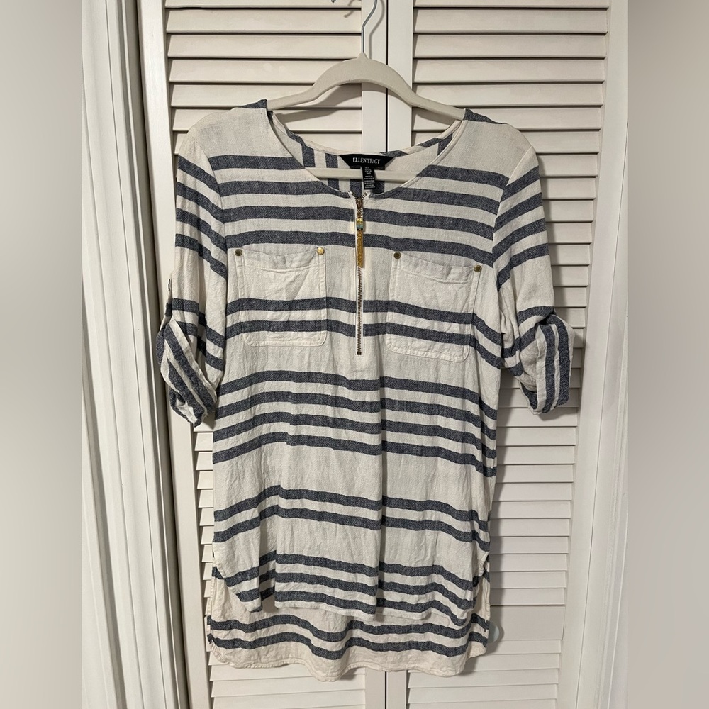 Ellen Tracy White & Navy Blue Blouse with gold tassel zipper